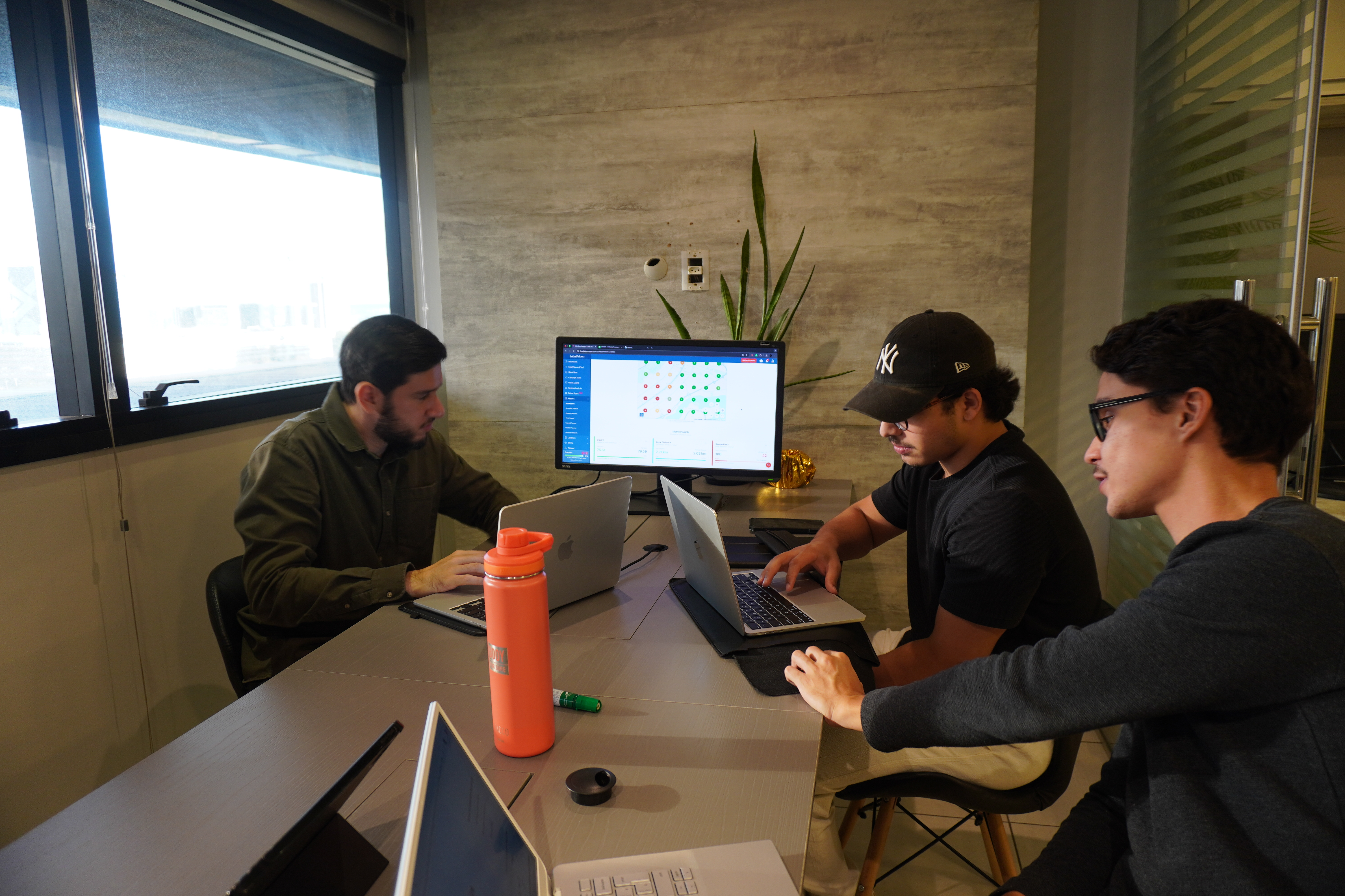 Equipe da agência de marketing digital para salão de beleza Beleza na Capital